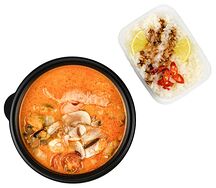Суп Том ям с лососем и морепродуктами