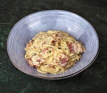 Трюфельная карбонара с беконом и пармезаном