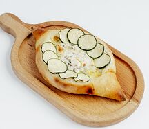 Хачапури по-аджарски с креветками и творожным сыром