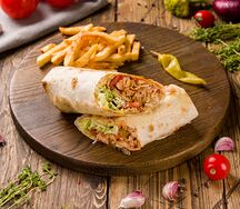 Шаурма с курицей и картошка фри 