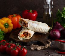 Шаурма острая с курицей и дзадзики