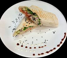 Ролл с тунцом и халапеньо