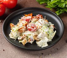 Салат Цезарь с курицей