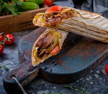 Мегашаурма Микс с курицей и ягненком в лаваше