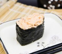 Гункан с крабом