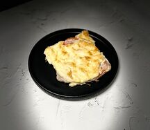 Свинина, запеченная с сыром и томатами