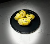 Картофель с маслом и зеленью