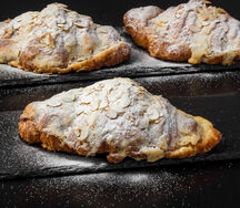 Круассан с миндальным кремом