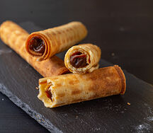 Вафельная трубочка с вареной сгущенкой