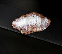 Круассан шоколадный с вишней