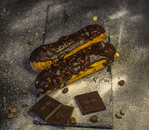 Эклер с заварным кремом