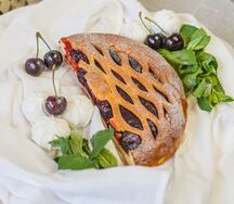 1/2 пирога с вишней