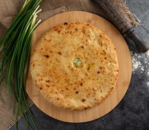 Осетинский пирог с сыром и зелёным луком