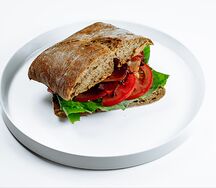 Сэндвич с арахисовой пастой и беконом