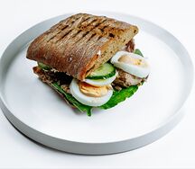 Сэндвич с тунцом