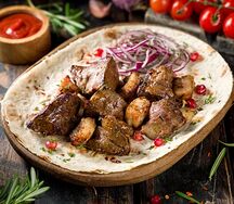 Шашлык из говяжьей печени с курдюком