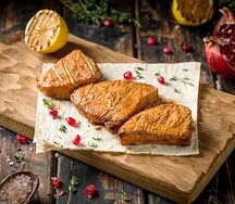 Шашлык из тунца на мангале