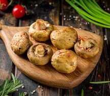 Шампиньоны на мангале в сливочном соусе