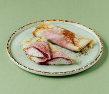 Блинчики с творогом и малиной