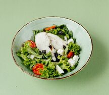 Салат с рукколой и копченой курочкой 