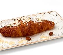 Круассан с миндалём