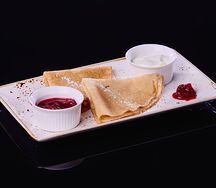 Блинчики с вареньем и сметанкой