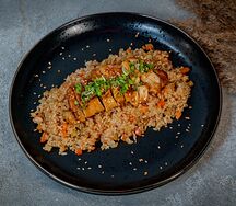 Жареный рис с цыпленком