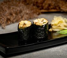 Гунканы с угрем и копченой курицей