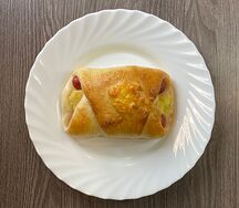 Пирожок с сосиской и картошкой