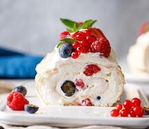 ПП-Меренговый рулет Клубничный пломбир