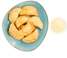 Жареные вареники с картофелем и горчичным соусом