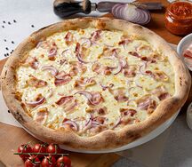 С беконом и ялтинским луком