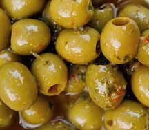 Оливки в пряном маринаде