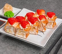 Ролл с клубникой