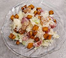 Салат Цезарь с креветками