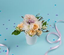 Букет с цветами Самой нежной в стакане