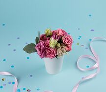 Букет с цветами Мамочке в стакане