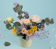 Подарочный набор букет цветов Неожиданный сюрприз и десерт