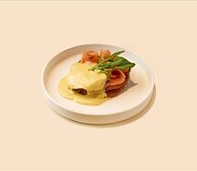 Хэшбраун с лососем, творожным кремом и зеленью