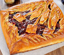 Пирог со сливой