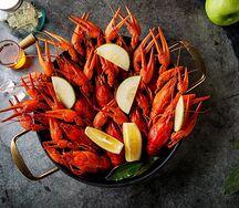 Раки M варёные в бульоне из мёда и яблок средние