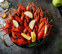 Раки Xl в бульоне из мёда и яблок Сверхкрупные