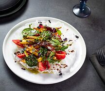 Теплый салат с говяжьей вырезкой