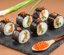Ролл классический с лососем
