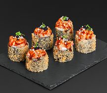 Жареный ролл с тартаром из тунца