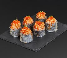 Жареный ролл с тартаром из креветки