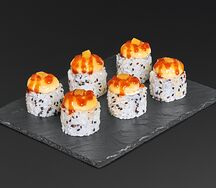 Запеченный с лососем под чесночным соусом