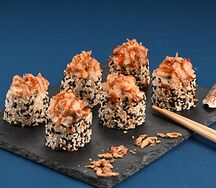 Запечённый ролл с окунем и кранч луком