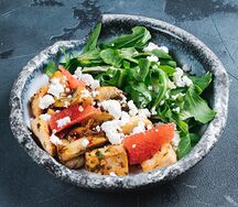 Салат с куриной грудкой и грейпфрутом