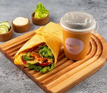 Овощной ролл и напиток